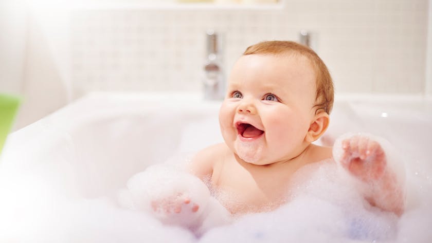 découvrez des conseils pratiques et des astuces pour favoriser l'autonomie de votre bébé au quotidien. apprenez à encourager son développement tout en respectant son rythme et ses besoins.