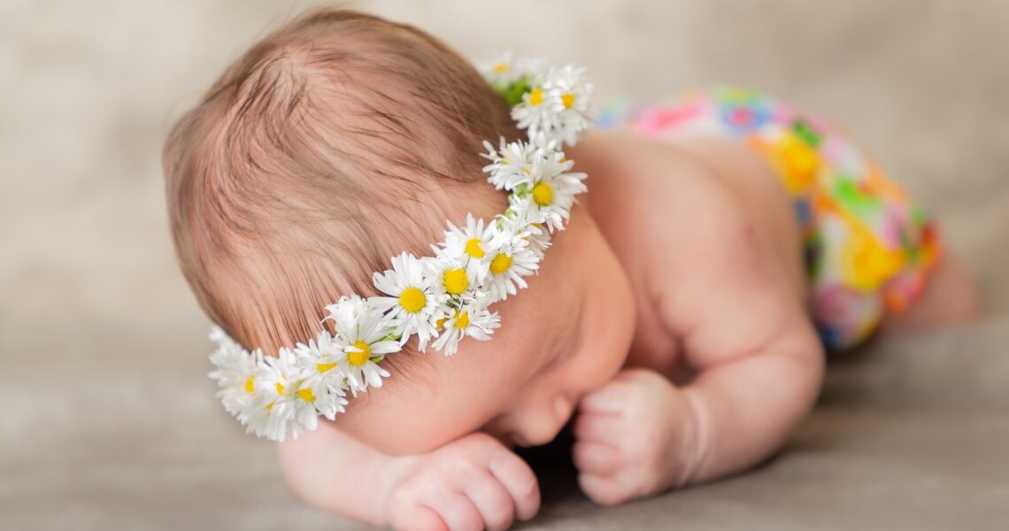 découvrez les causes, conséquences et solutions pour la plagiocéphalie chez le nourrisson. informez-vous sur la prévention et les traitements pour favoriser un développement sain de la tête de votre bébé.