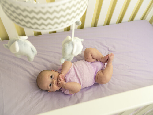 découvrez le sens du bébé, son développement sensoriel, émotionnel et cognitif dès la naissance. explorez comment les bébés perçoivent leur environnement et communiquent leurs besoins.